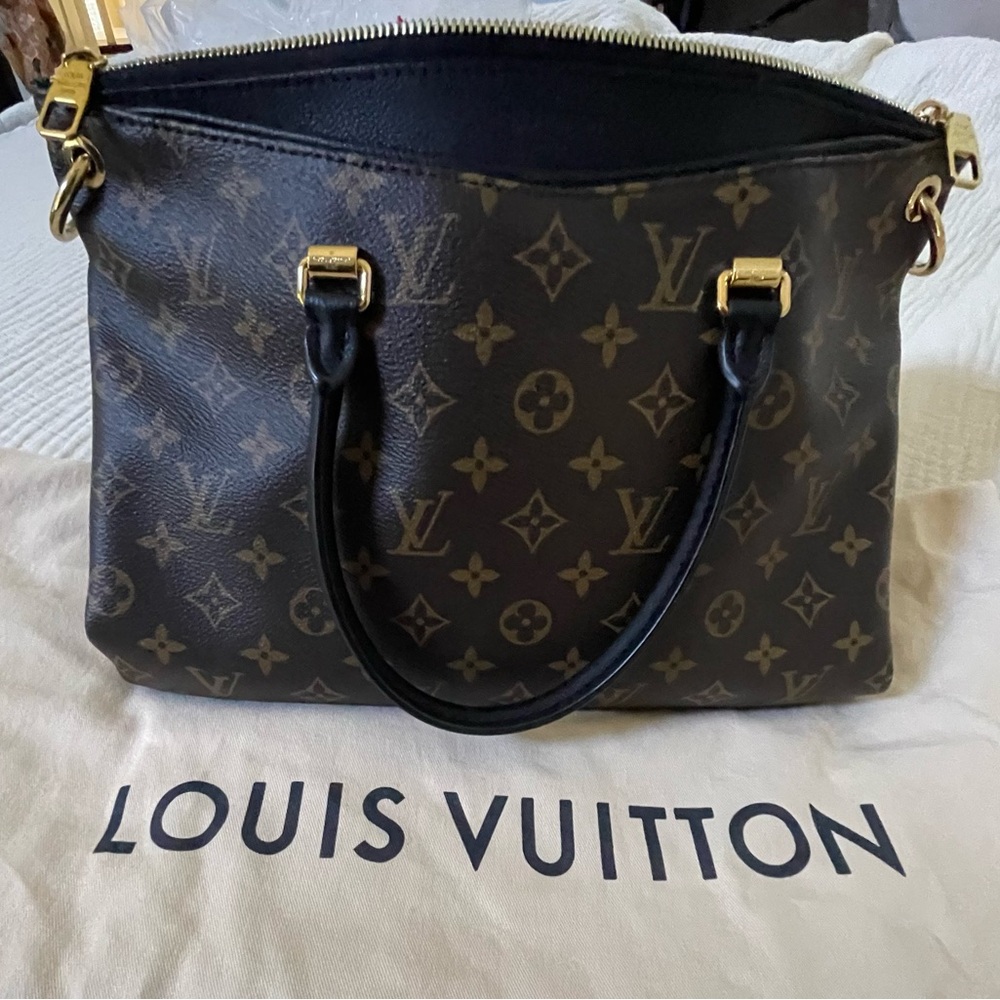 Louis Vuitton Pallas Noir Shoulder Bag